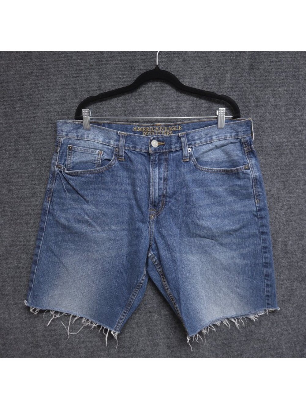 American Eagle Shorts Men's 36 Blue Denim Distressed Hem Relaxed Cut Off Short